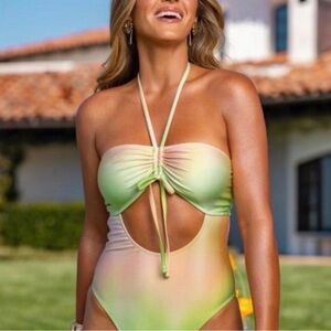 NWOT Cupshe Green ombre one piece swimsuit with cutout front.